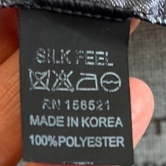 Floral Patterned Scarf Silk Feel - Picture 6 of 6